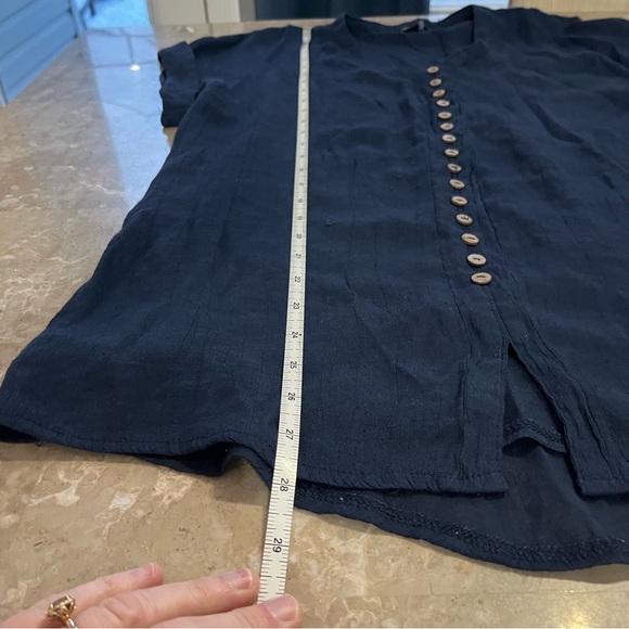 Alison Sheri cap sleeve navy shirt with faux buttons size large - Picture 9 of 9